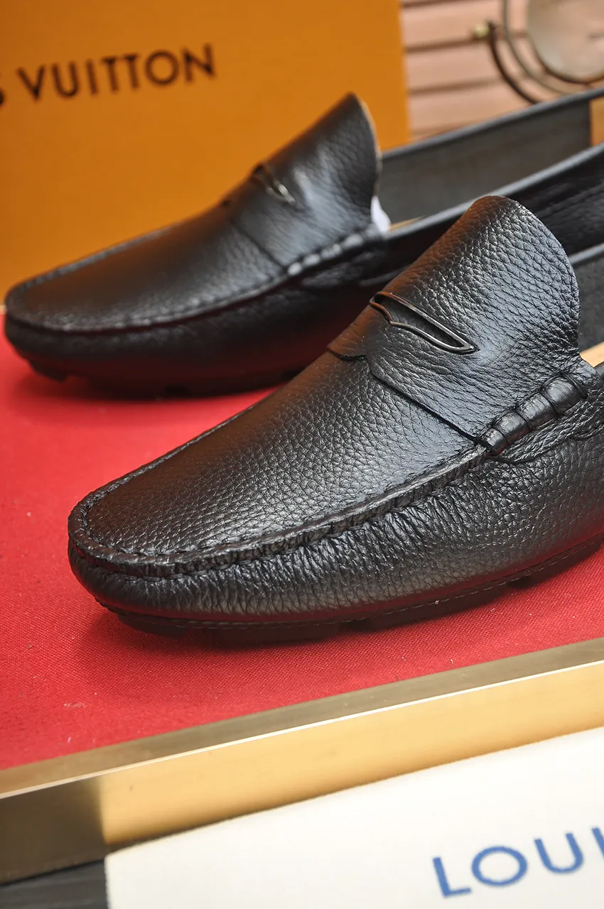Men's men's shoes 💰420💶 [LV Doudou shoes] (water-dyed cowhide lining) new model is on the market, available on the official website. The new Doudou shoes are processed into single-color materials, and the uppers are made of imported horsehide leather. The body of the shoe is fully hemmed with mark thread, and is lined with imported original cowhide leather. The elegant shoe shape is super suitable for all-matching, and the size is 38-44.